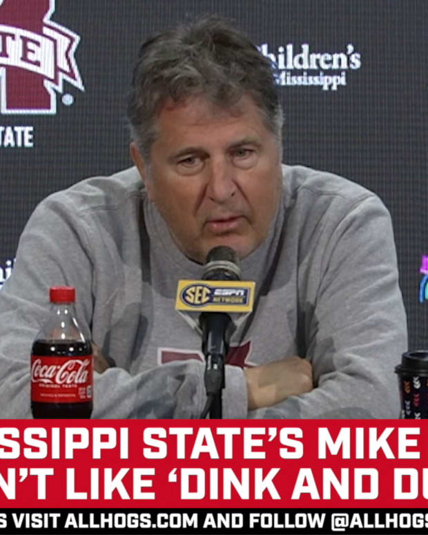 101122-Mike Leach-Dink-Dunk